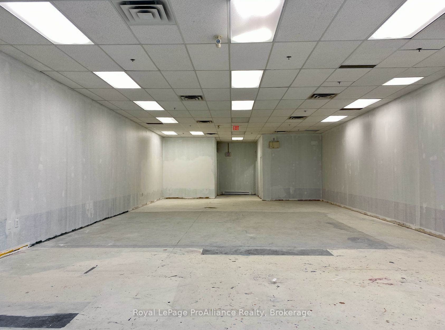 #4 - 759 Gardiners Road Property Photo 1