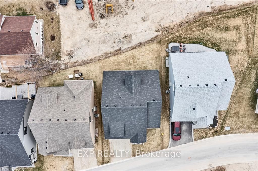 156 Schooners Lane Property Photo 8