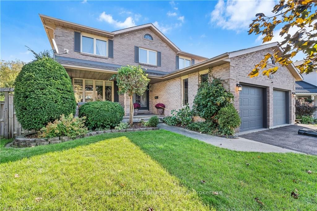 1098 Caitlin Cres Property Photo