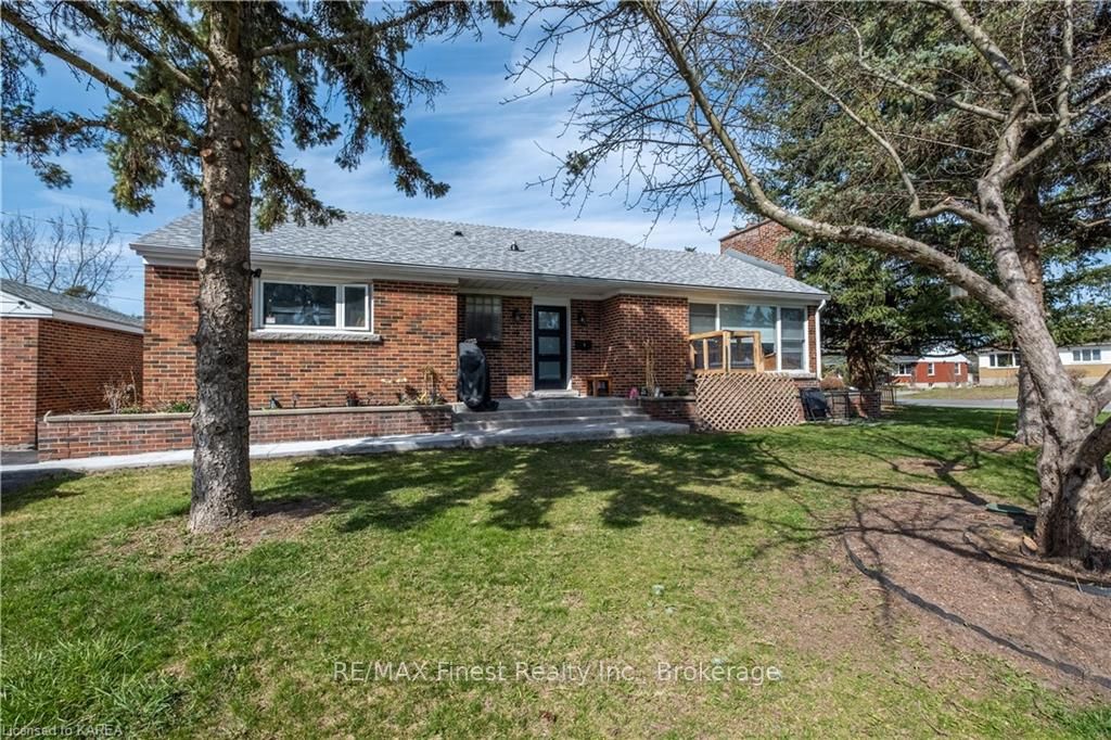 9 Elizabeth Ave Property Photo