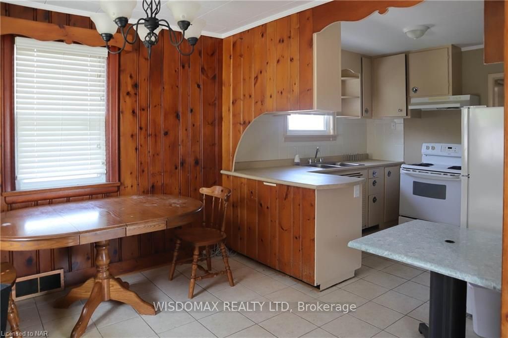 8278 Thorold Stone Rd Property Photo 18