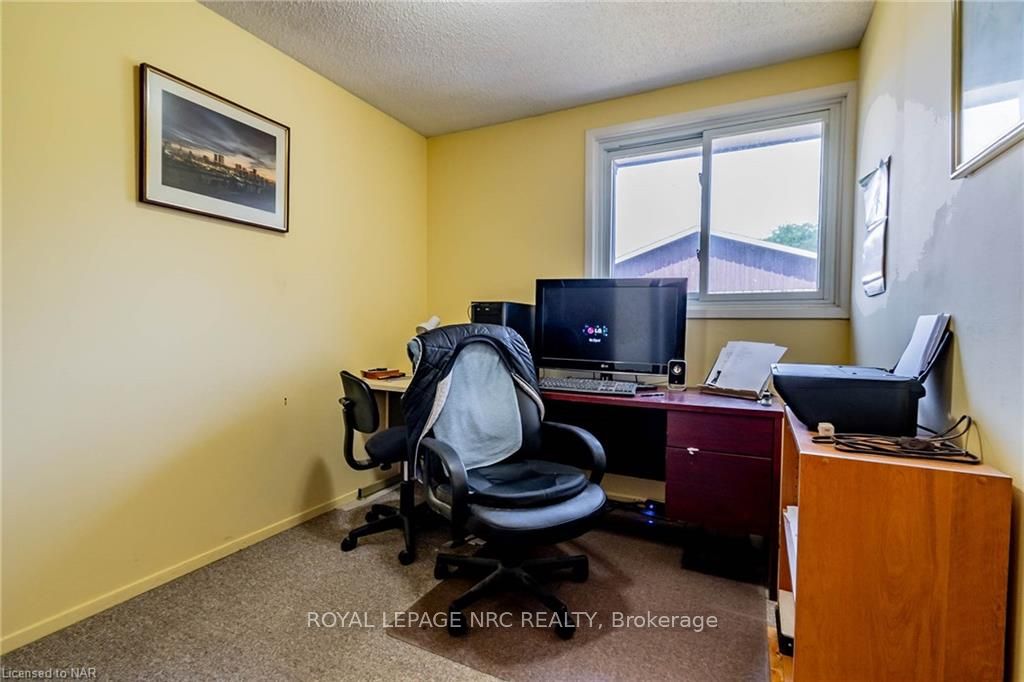 #12 - 50 Lakeshore Road Property Photo 17