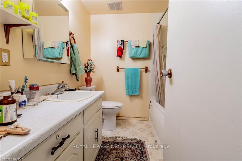 #12 - 50 Lakeshore Road Property Photo 21