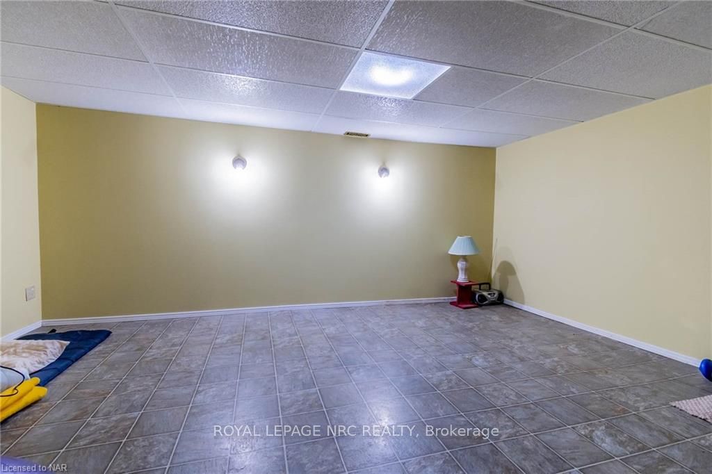 #12 - 50 Lakeshore Road Property Photo 24