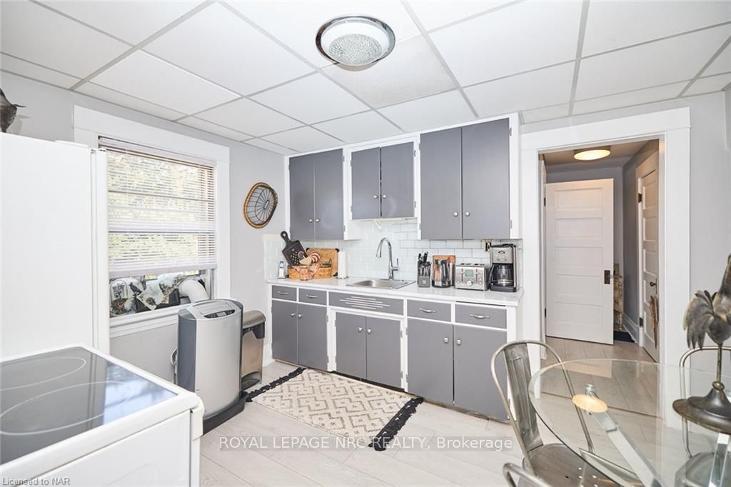 3758 Main Street Property Photo 16