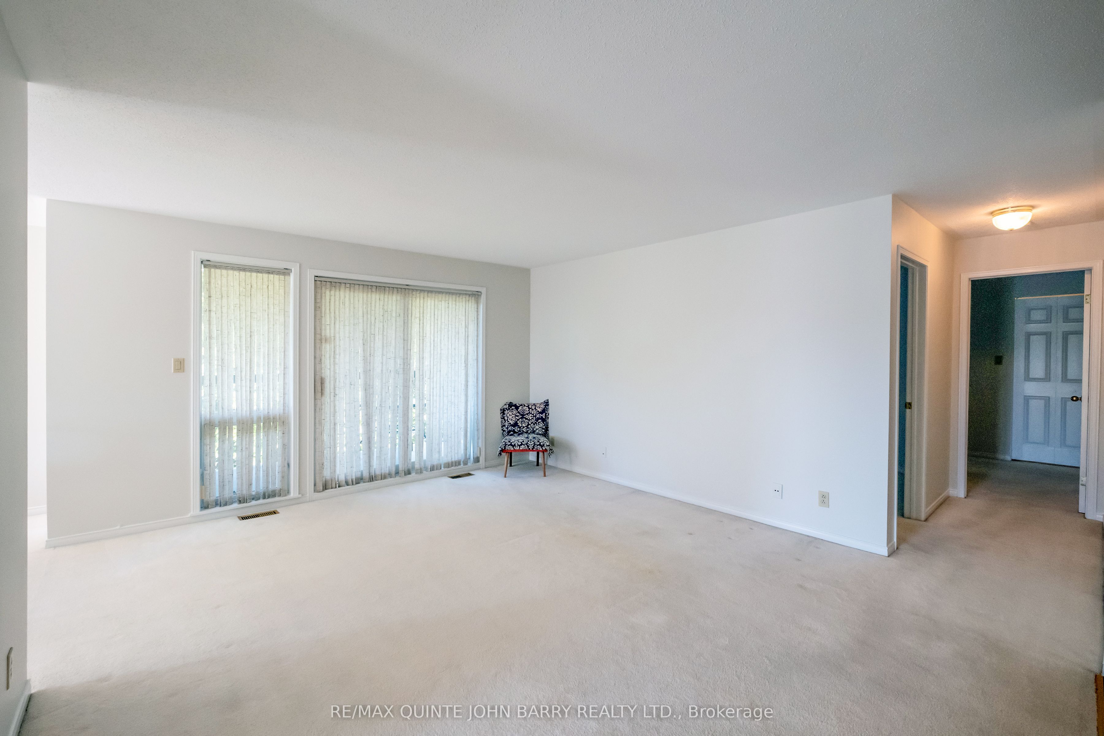 #218 - 52 Tripp Boulevard Property Photo 9