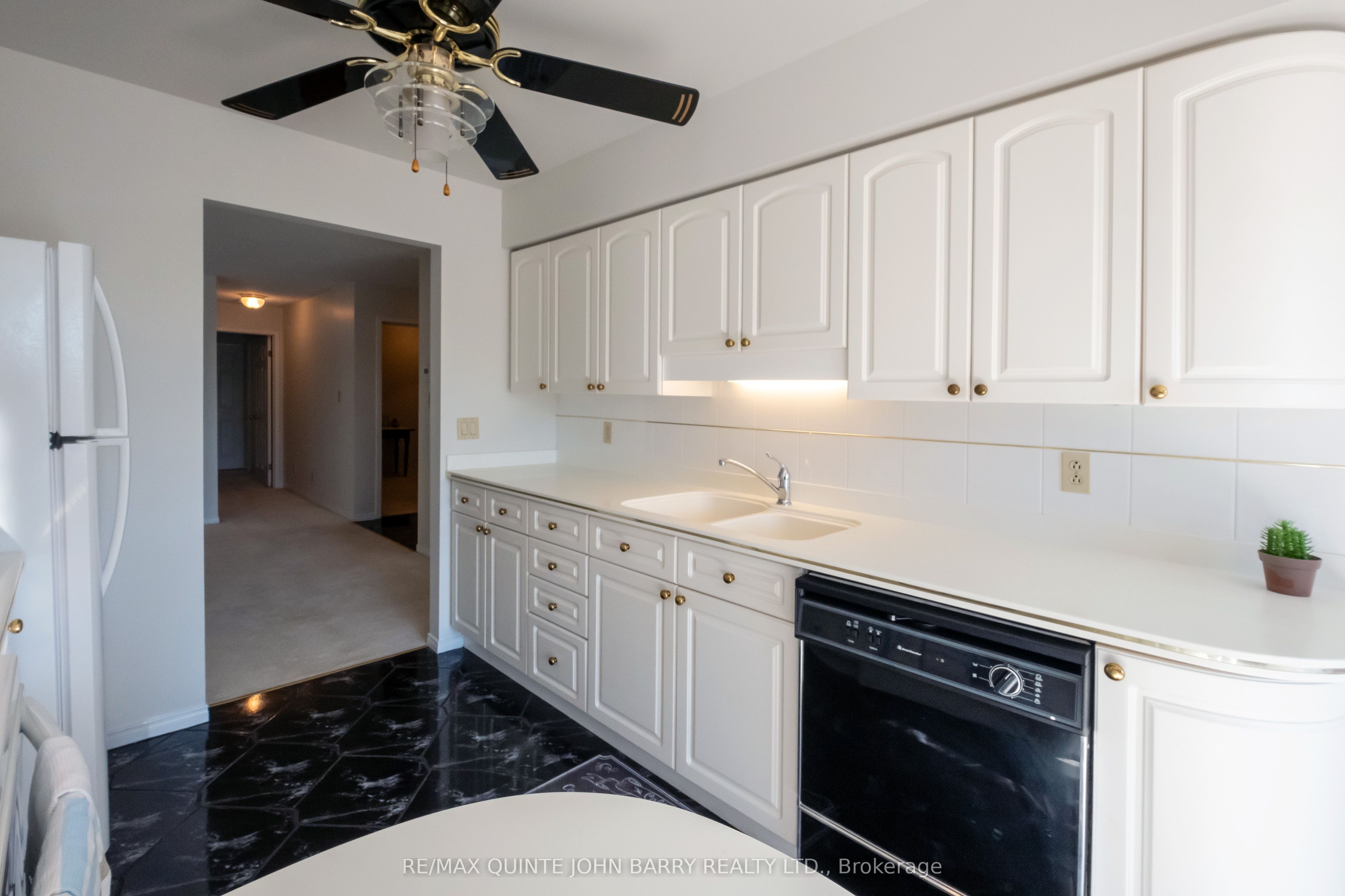 #218 - 52 Tripp Boulevard Property Photo 13