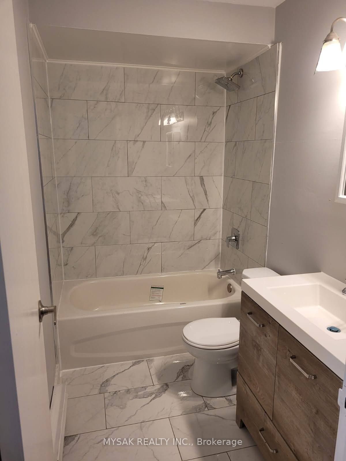 55 Mcalpine Ave S Property Photo 2