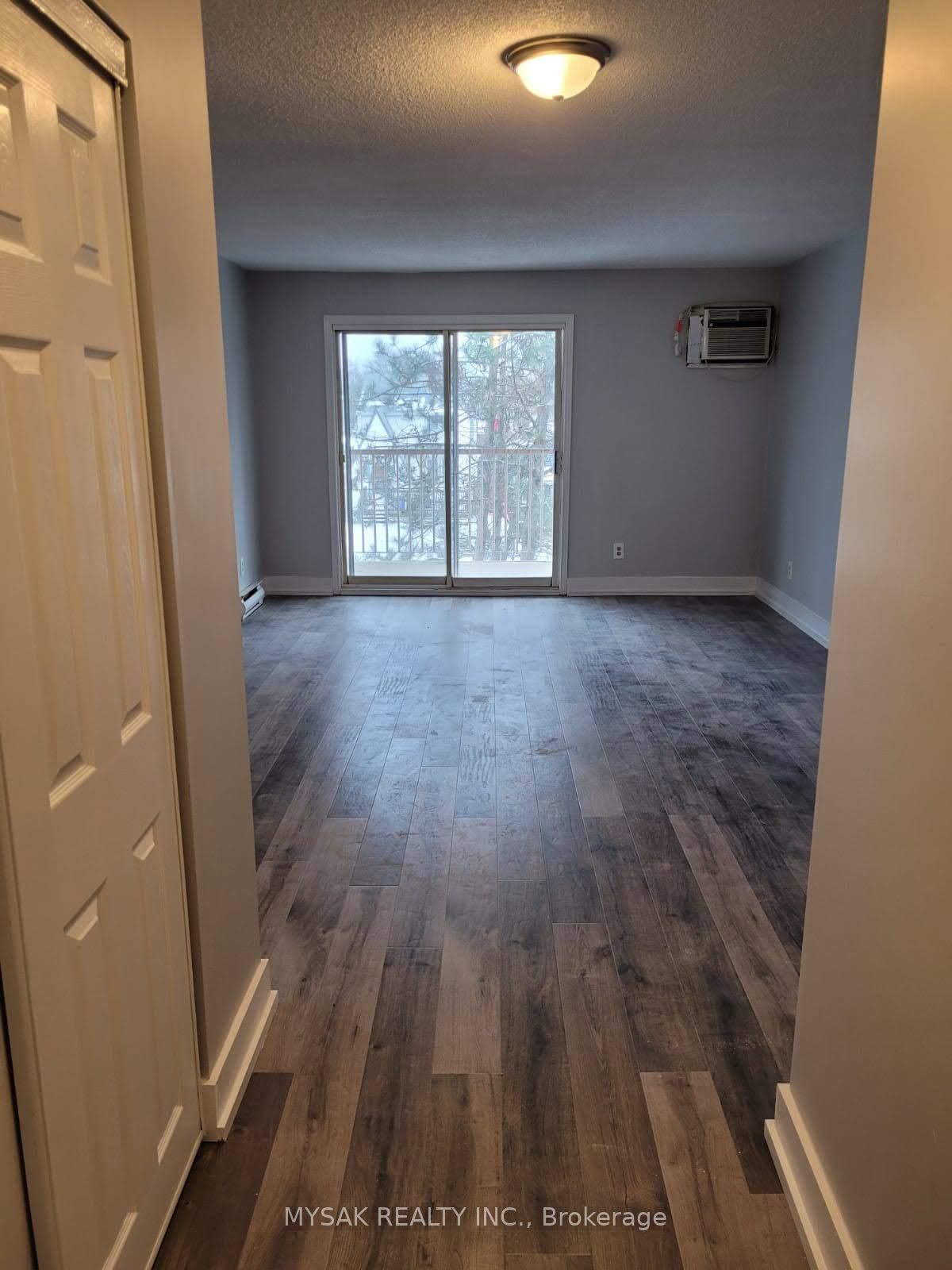 55 Mcalpine Ave S Property Photo 6