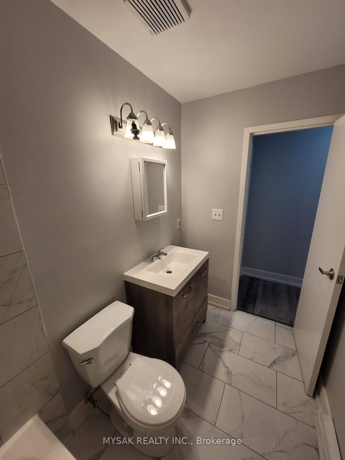 55 Mcalpine Ave S Property Photo 8
