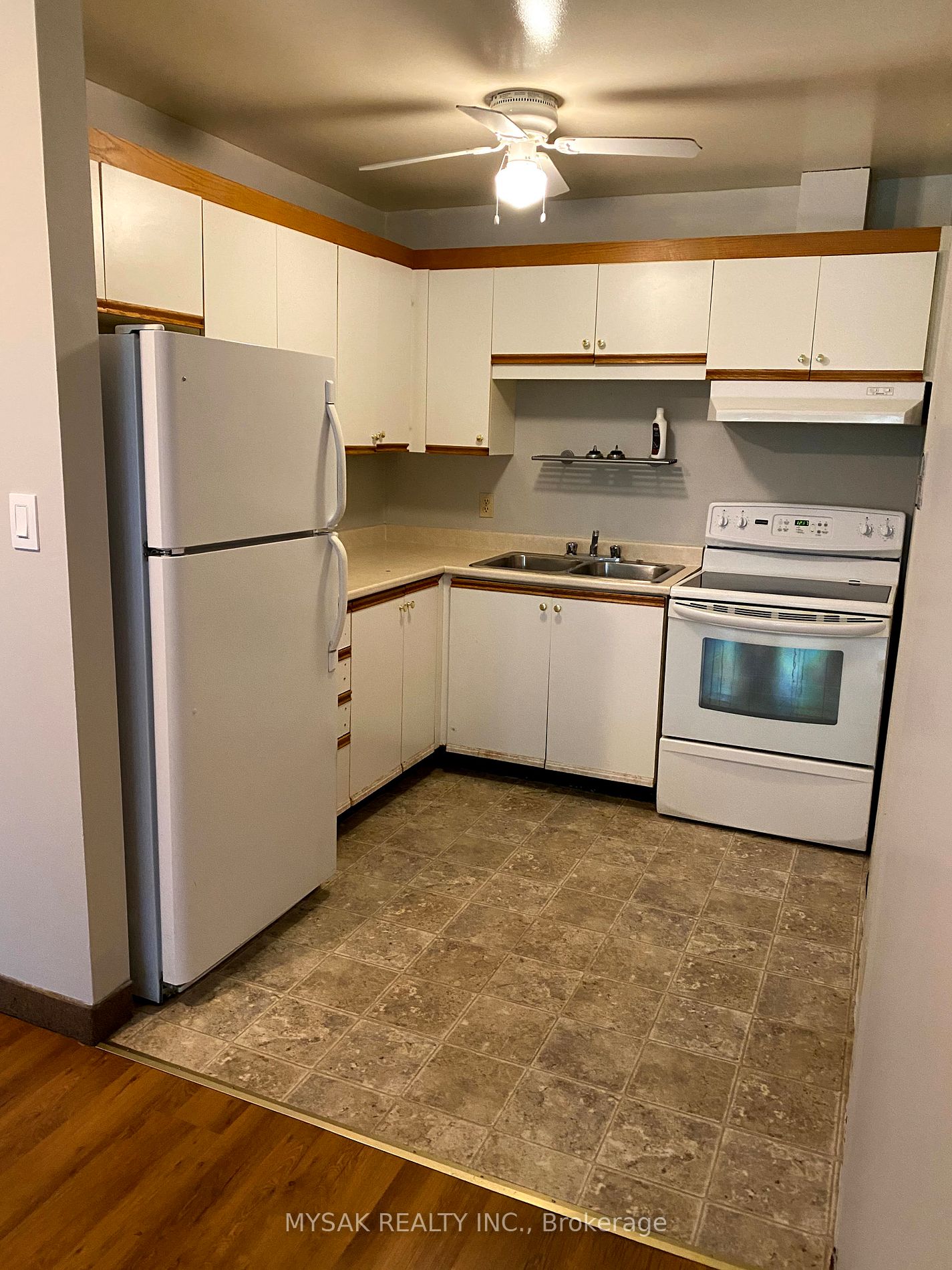 55 Mcalpine Ave S Property Photo 14