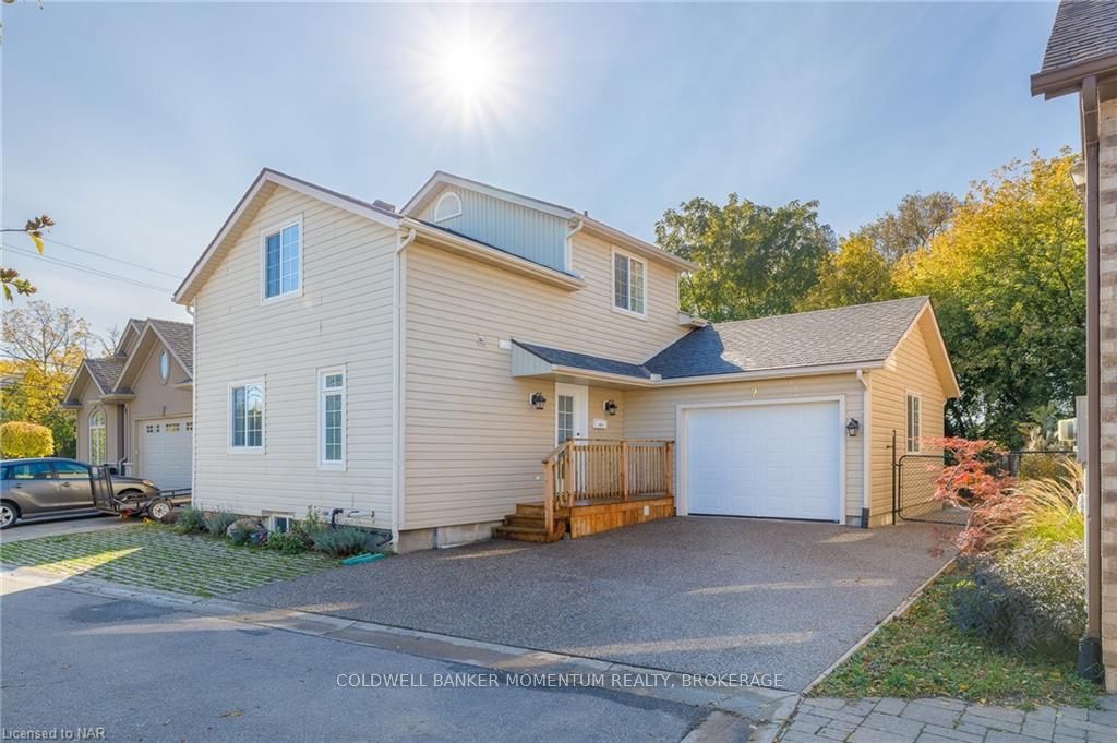255A LAKESHORE Road Property Photo 1