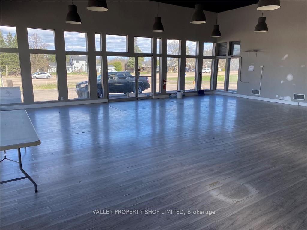 1352 Pembroke Street Property Photo 4