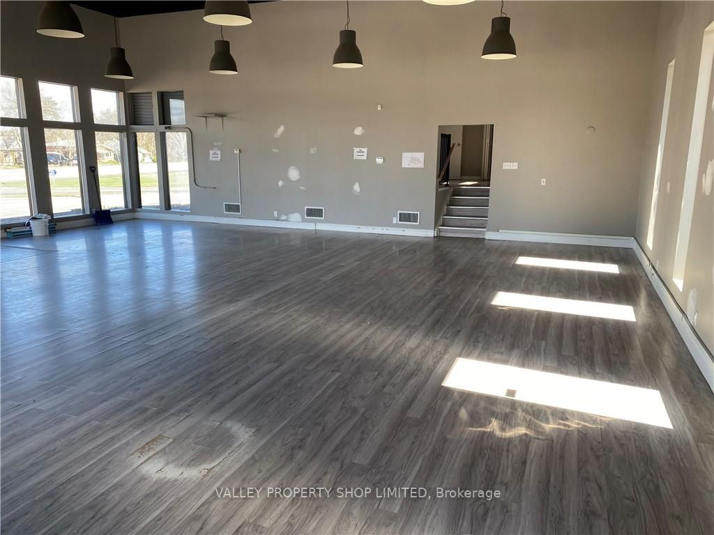 1352 Pembroke Street Property Photo 5