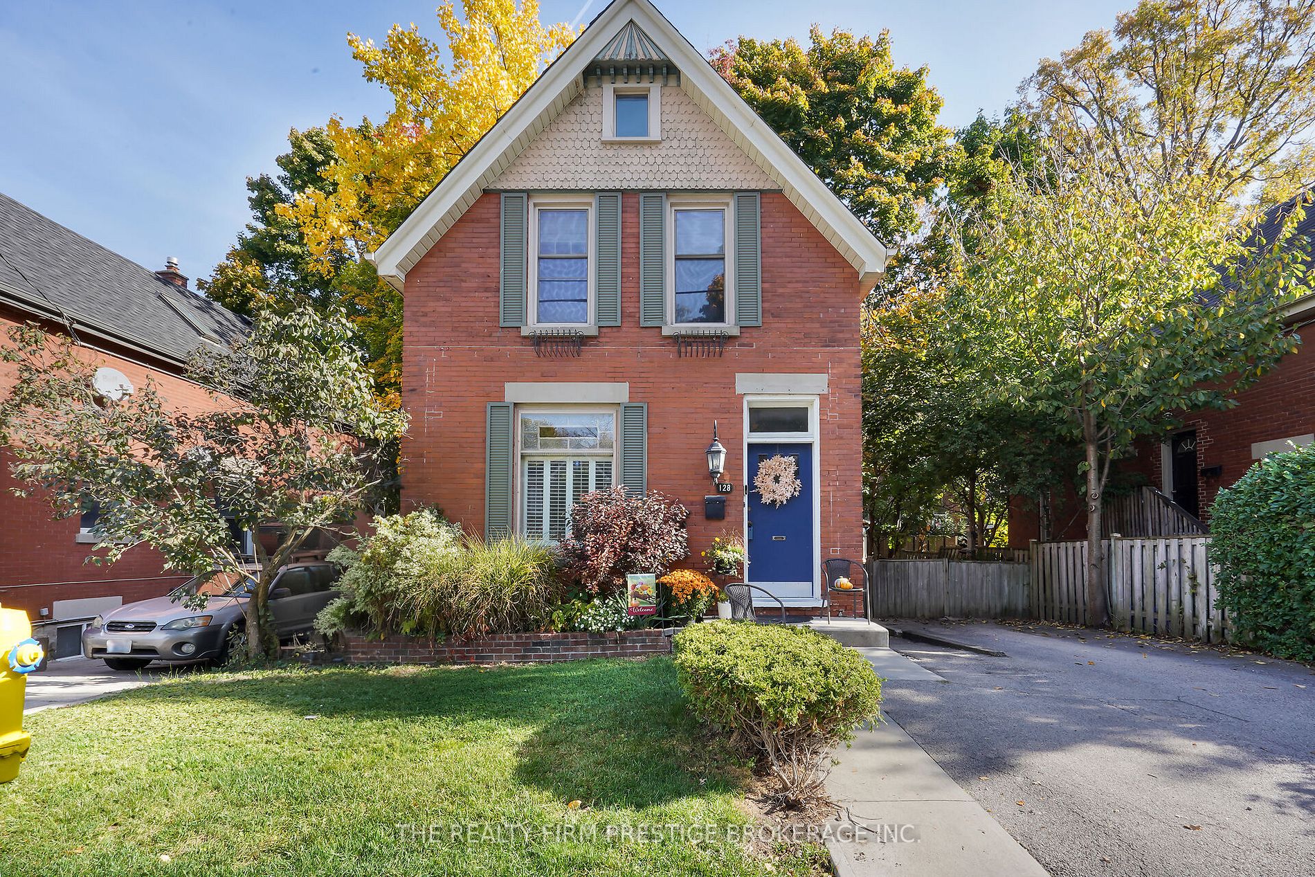 128 Ridout St S Property Photo