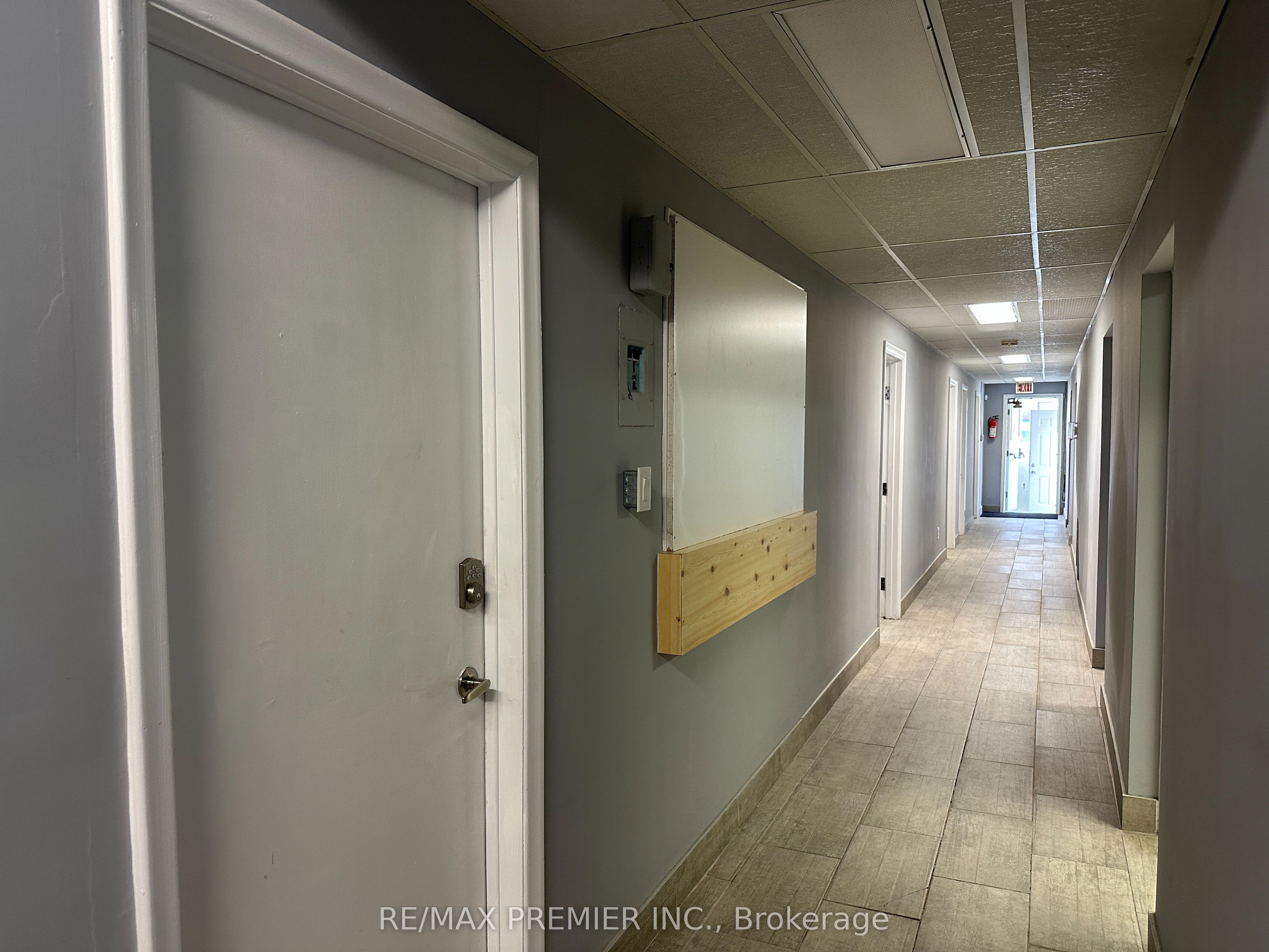 #m06 - 70 King Street Property Photo 2