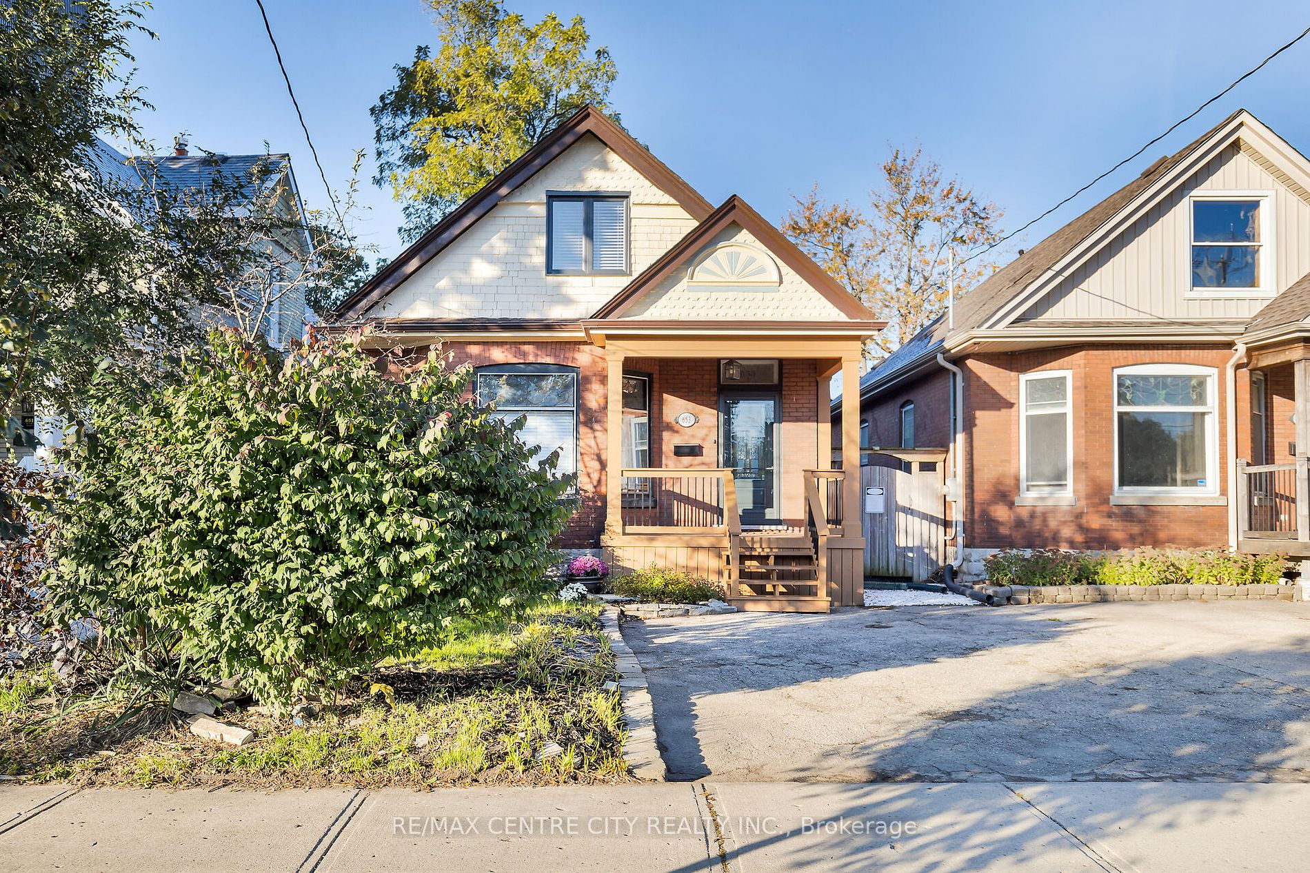 653 William St Property Photo