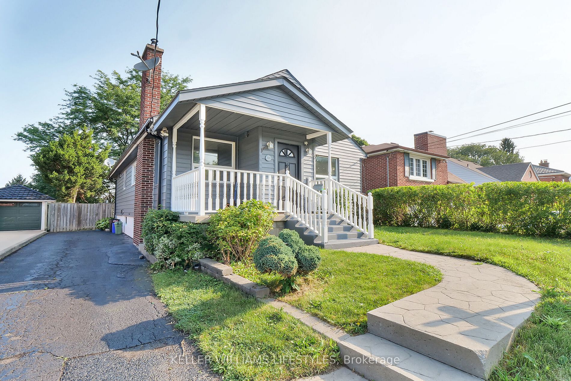 100 Lincoln Pl Property Photo