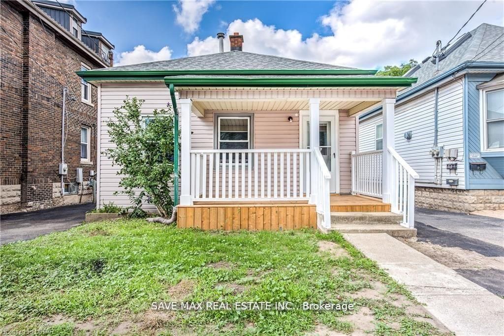713 Adelaide St N Property Photo