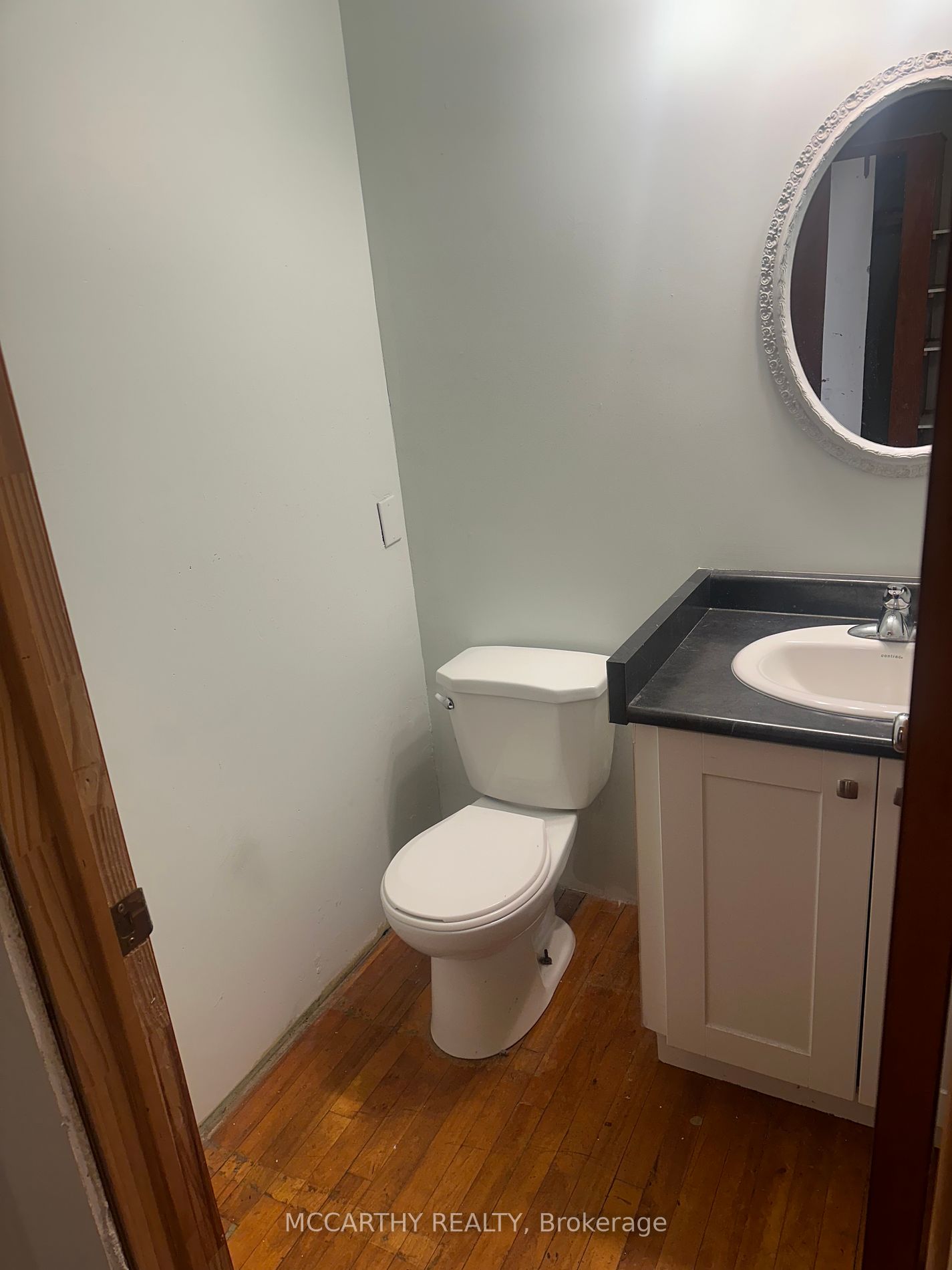 138 Main St W Property Photo 4
