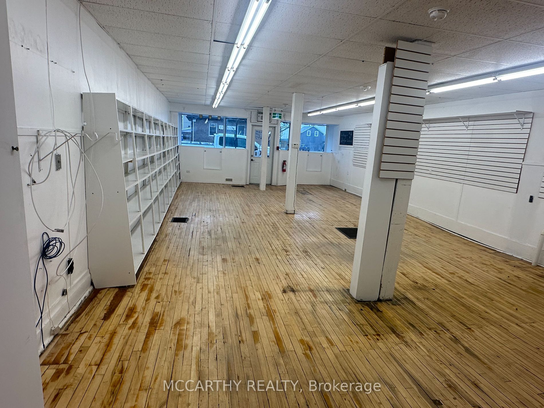 138 Main St W Property Photo 8