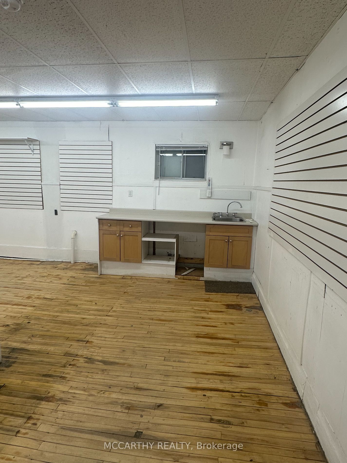 138 Main St W Property Photo 10