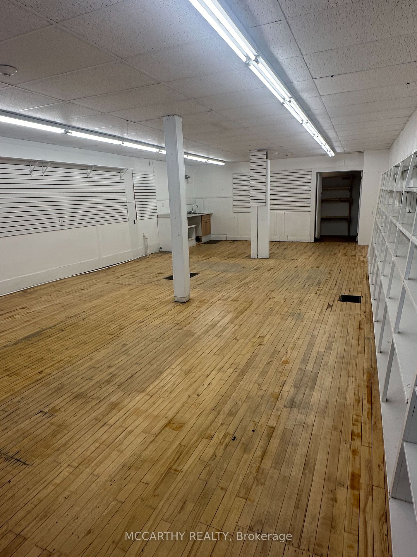 138 Main St W Property Photo 11