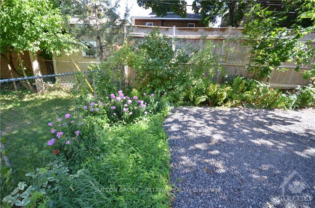 276 Powell Ave Property Photo 4
