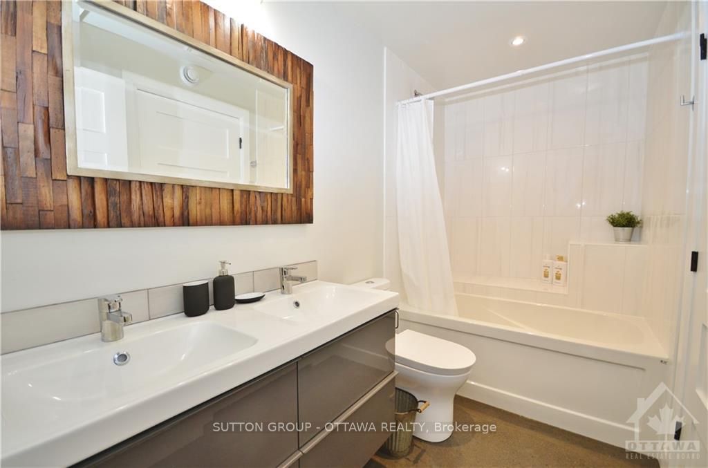 276 Powell Ave Property Photo 6