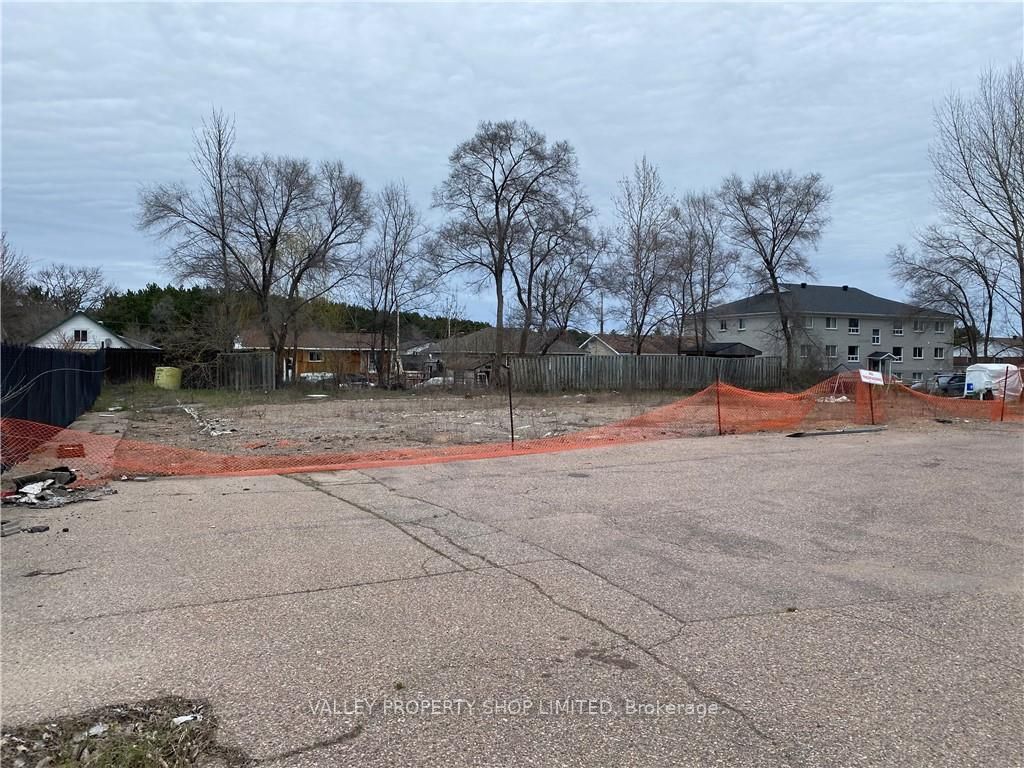 3197 Petawawa Boulevard Property Photo 2