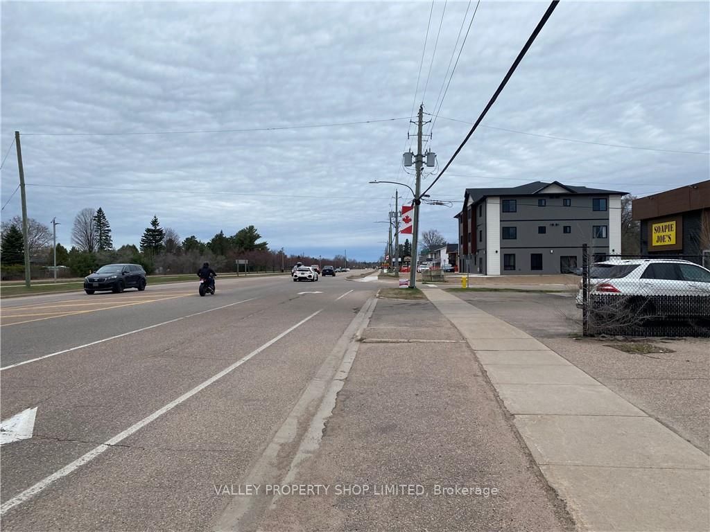 3197 Petawawa Boulevard Property Photo 5