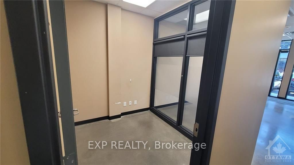 2310 St Laurent Blvd Property Photo 4