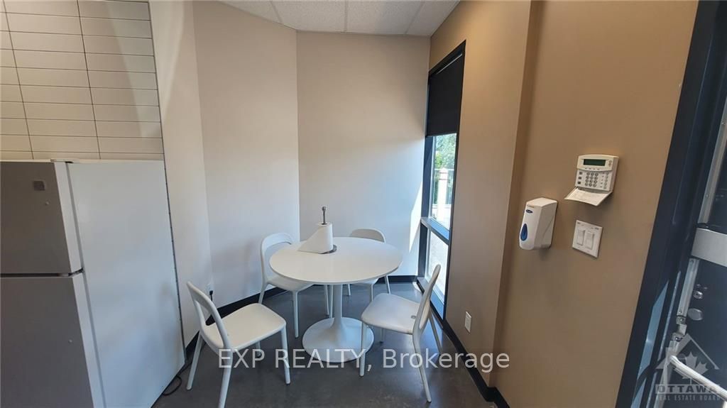 2310 St Laurent Blvd Property Photo 8