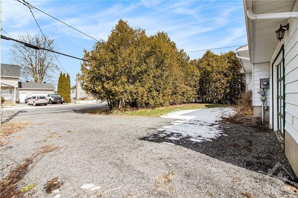 102 Laurier St Property Photo 19
