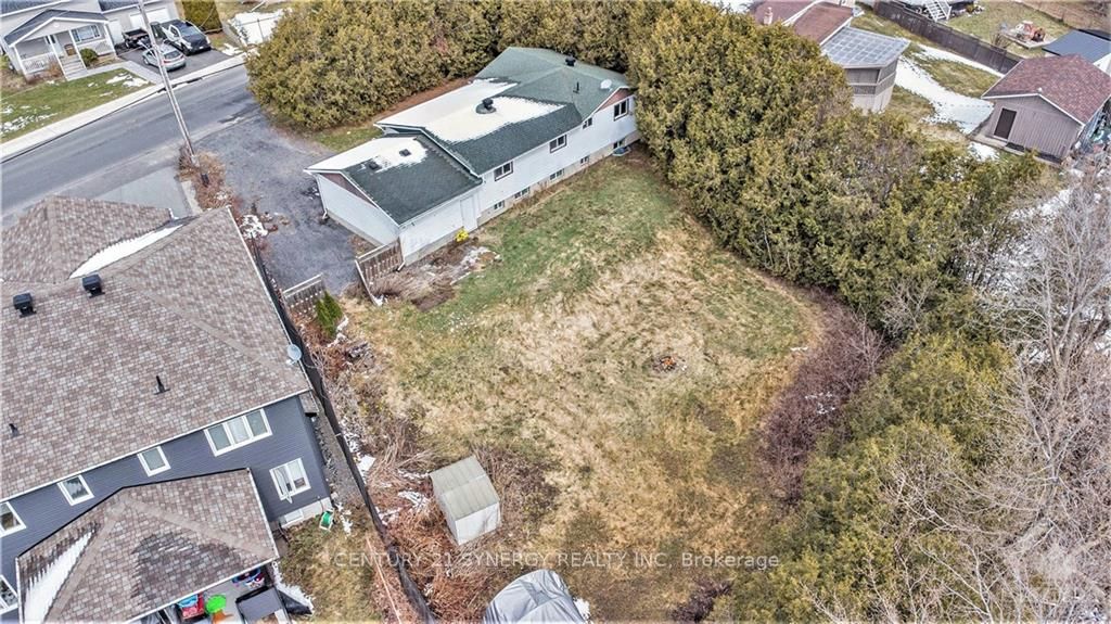 102 Laurier Street Property Photo 29