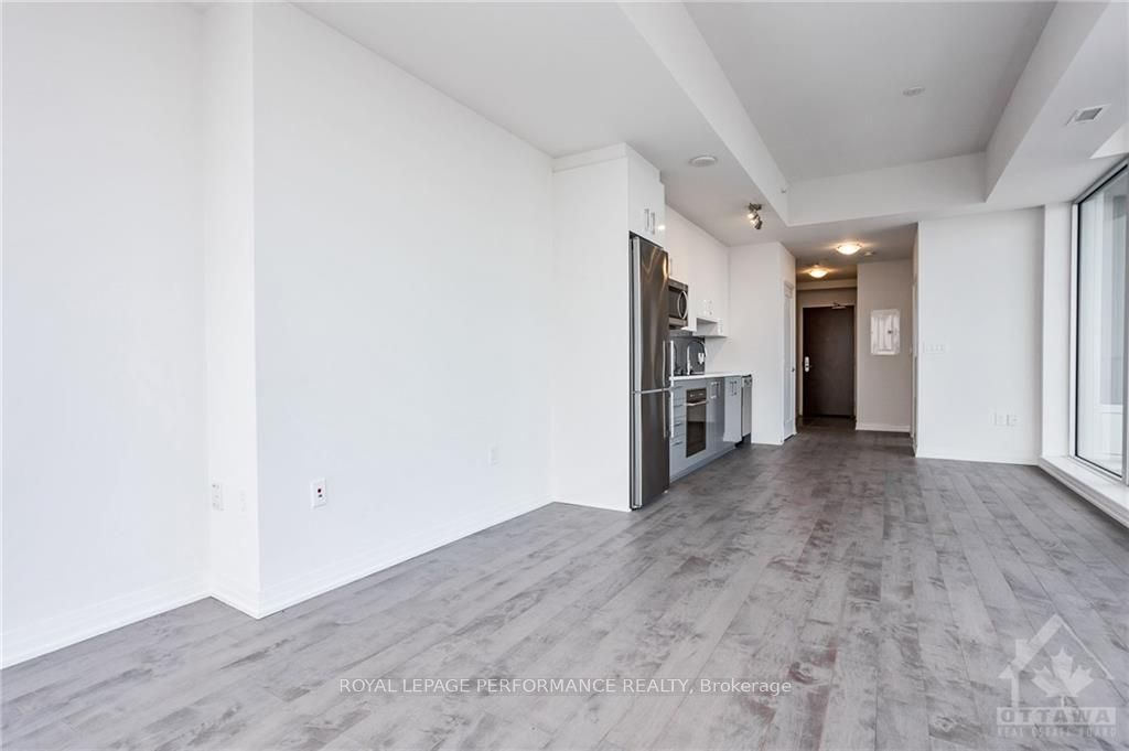 #4007 - 805 Carling Avenue Property Photo 8