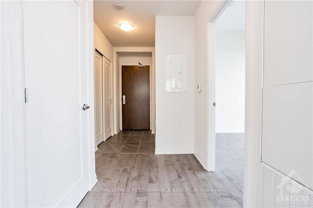 #4007 - 805 Carling Avenue Property Photo 9