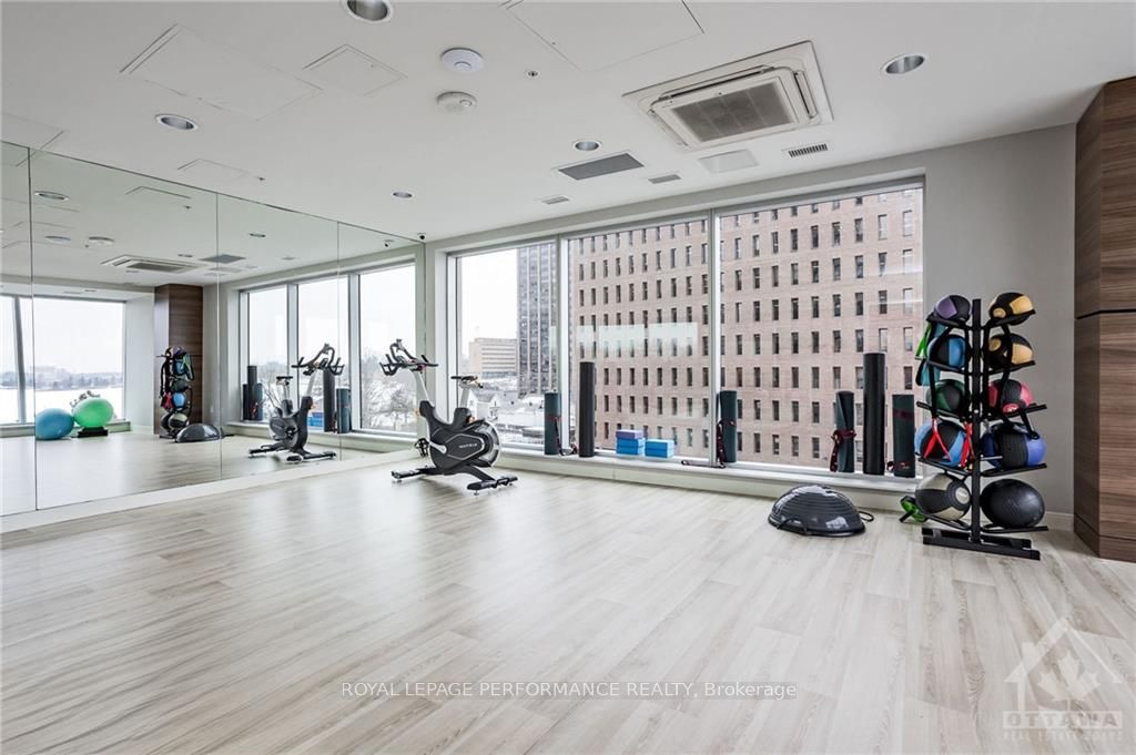 #4007 - 805 Carling Avenue Property Photo 18
