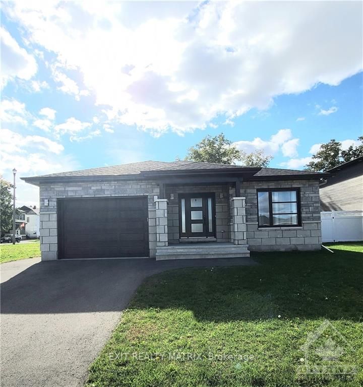 1401 CAROLINE Court Property Photo 1