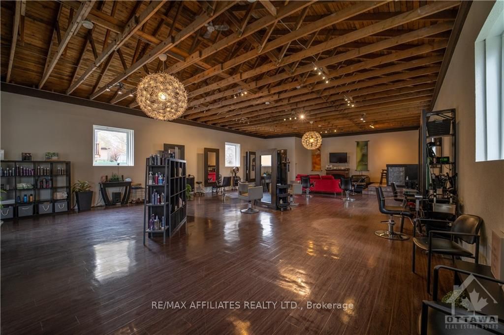 4 Schofield Ave Property Photo 2