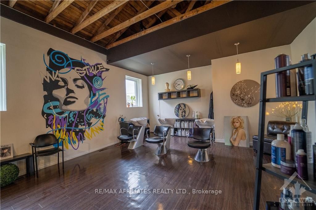 4 Schofield Ave Property Photo 3