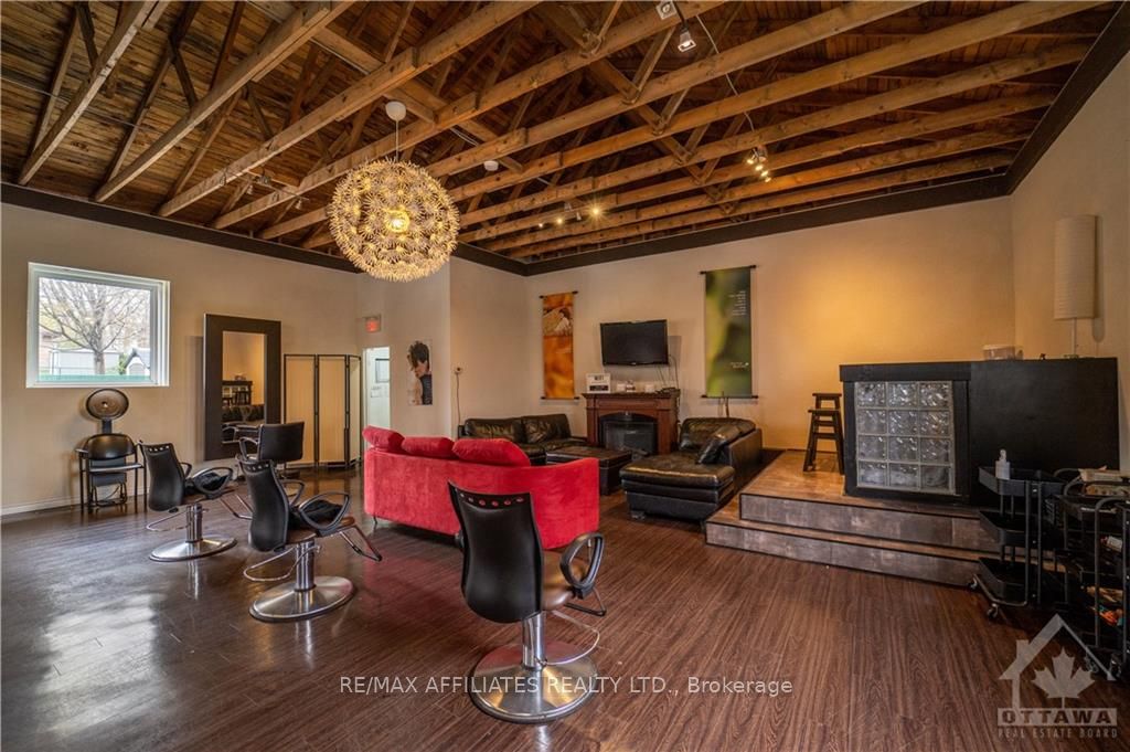 4 Schofield Ave Property Photo 5
