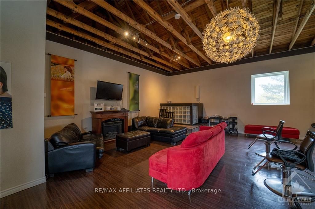 4 Schofield Ave Property Photo 6