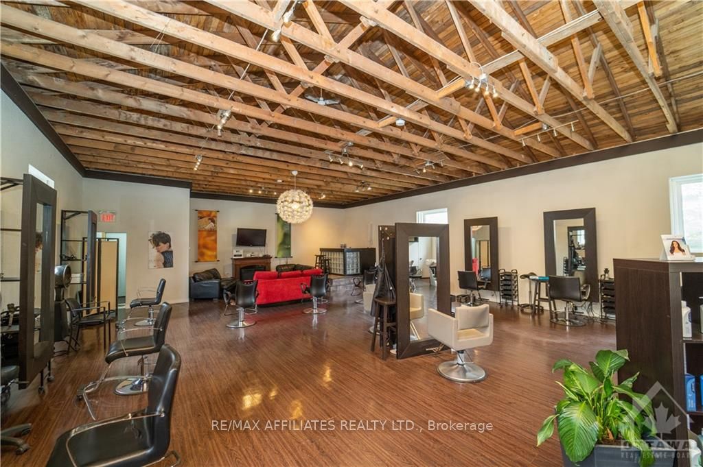 4 Schofield Ave Property Photo 13