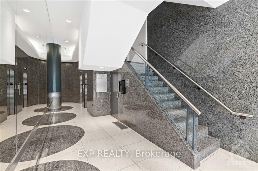 #300 - 45 Rideau Street Property Photo 10