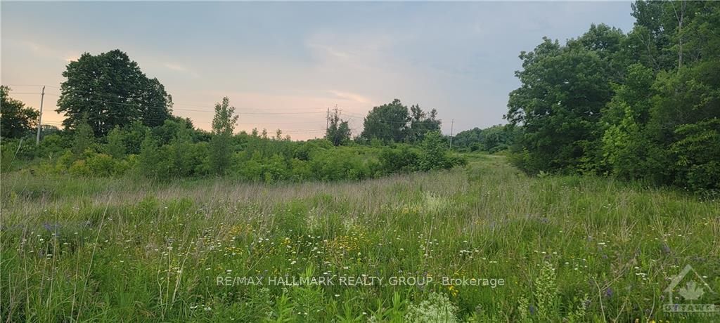 1296 Old Montreal Road Property Photo 3