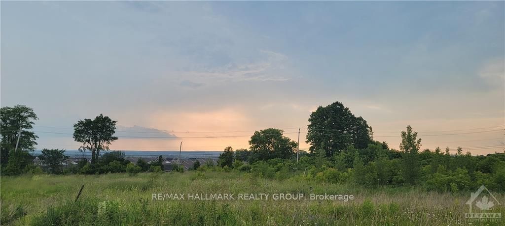 1296 Old Montreal Road Property Photo 4