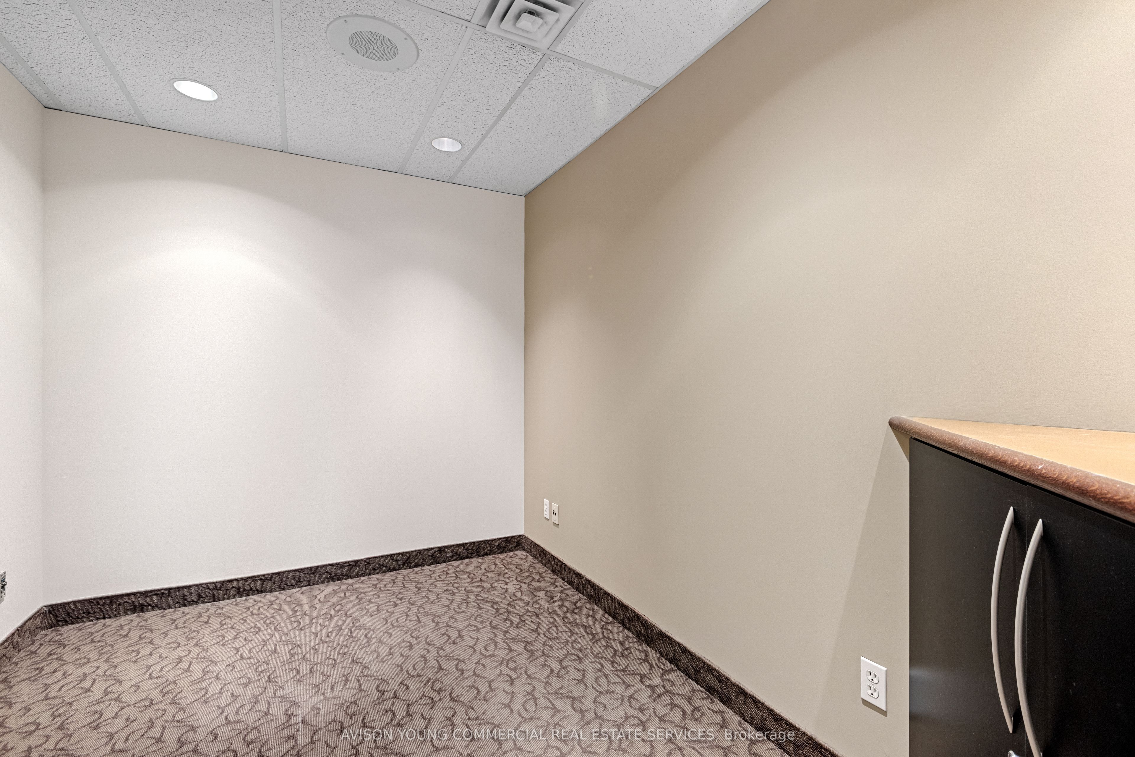 1580 Merivale Rd Property Photo 3