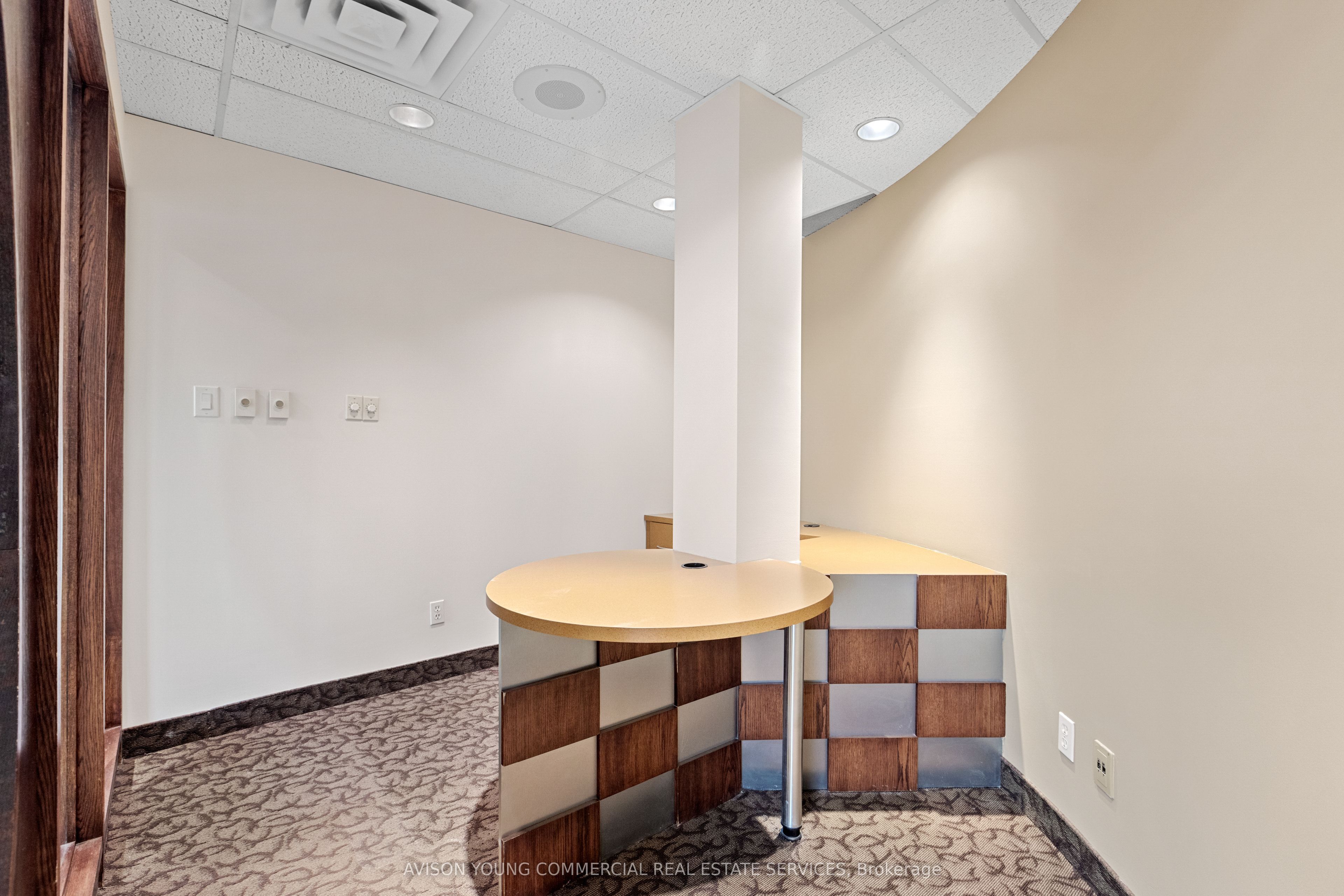 1580 Merivale Rd Property Photo 8