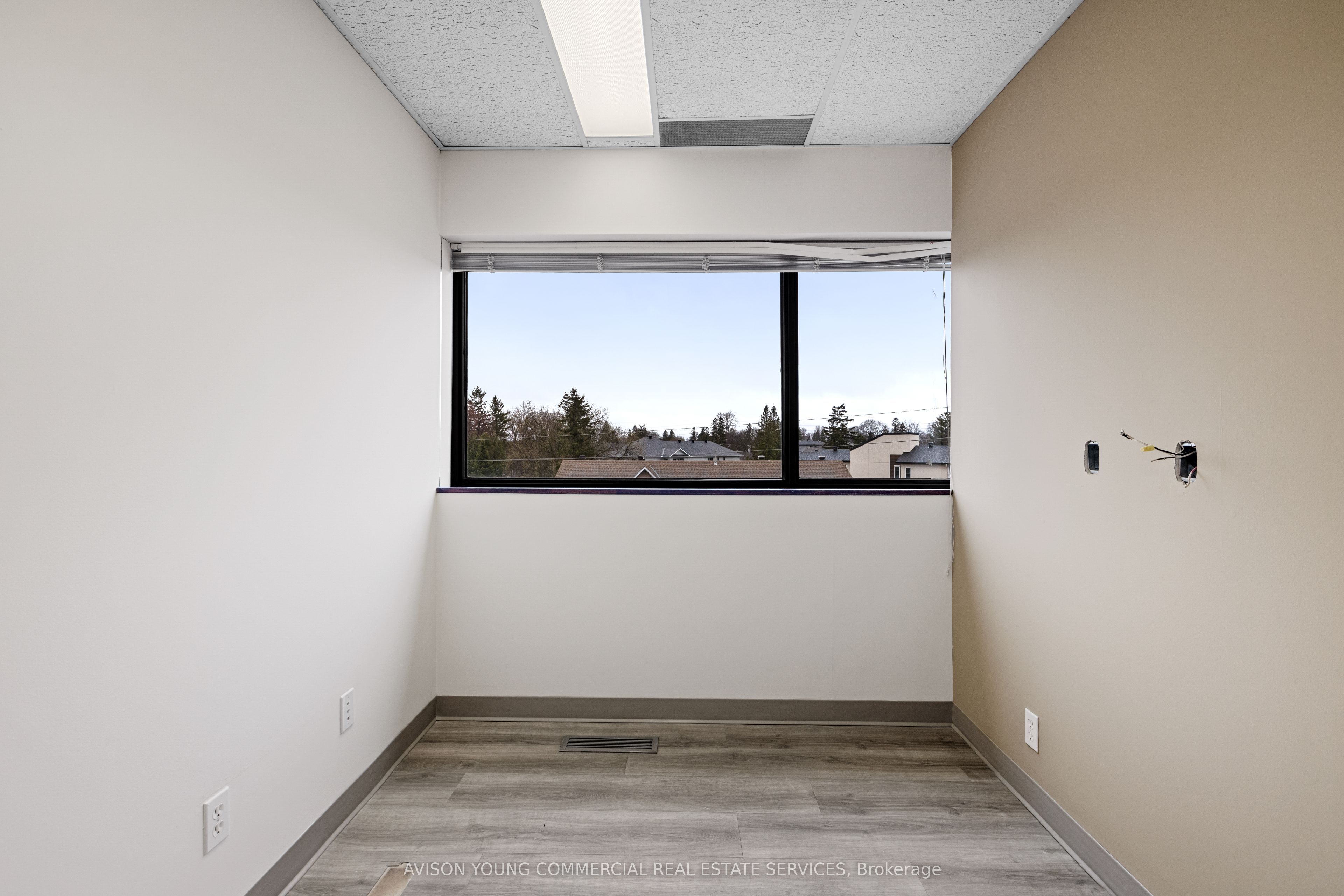 1580 Merivale Rd Property Photo 10